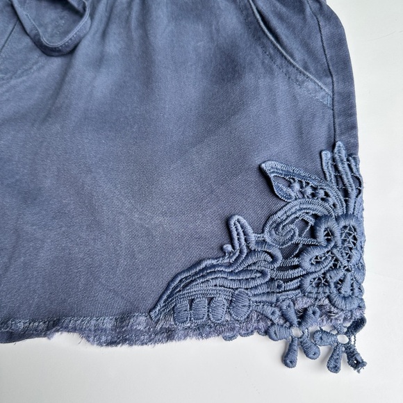 Knox Rose Rayon High Rise Shorts with Lace Detail Size S - Picture 2 of 8